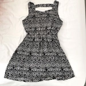 FWP - Forever21 Black White tribal Aztec print dress M/L